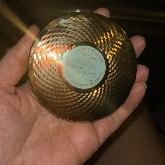 Gucci bronzing powder 🩵🩵🩵🩵 - Picture 5 of 6